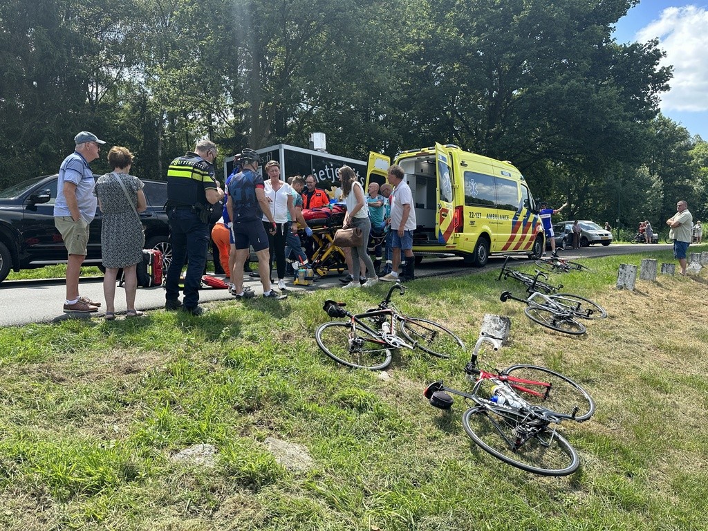 Foto’s: Wielrenner ernstig gewond na ongeval.