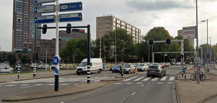 Meerdere doden bij ongeval in Rotterdam, bestuurder op de vlucht.