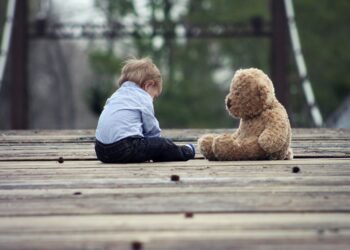 kind met beer