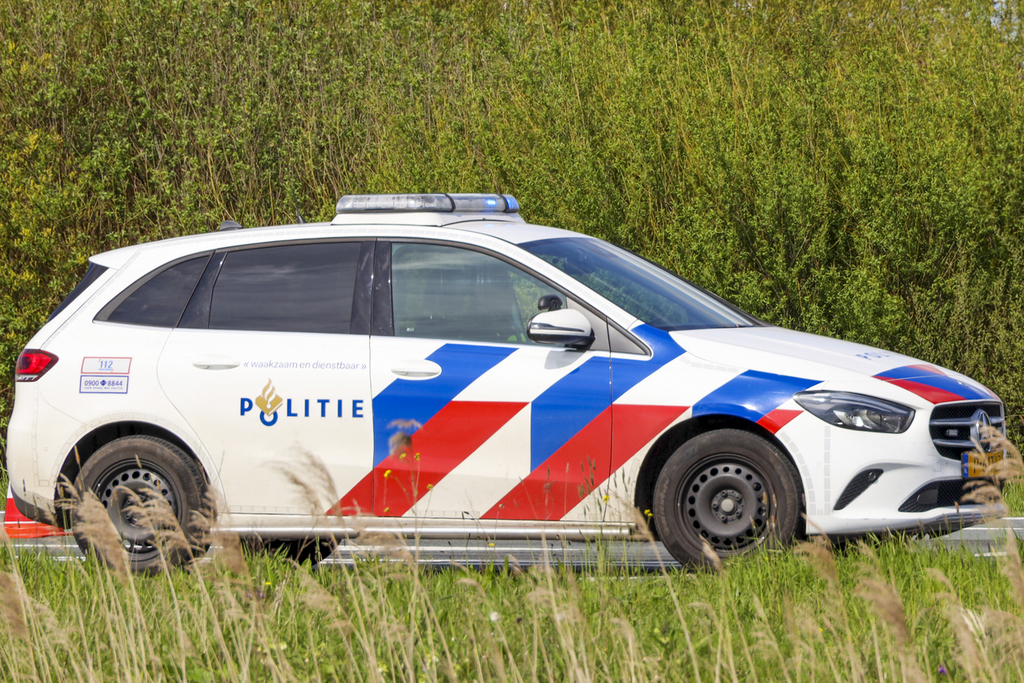 Politiemedewerker overleden bij zware botsing, collega zwaargewond